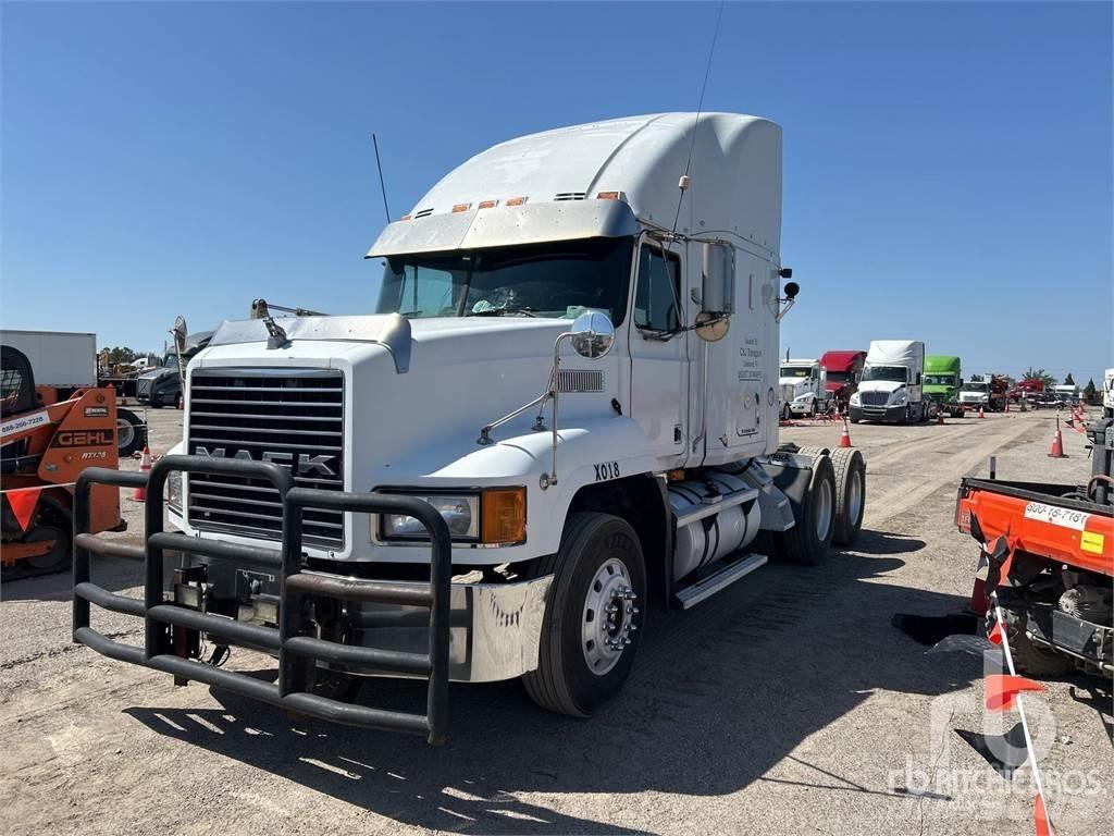 Mack CH613 Prime Movers