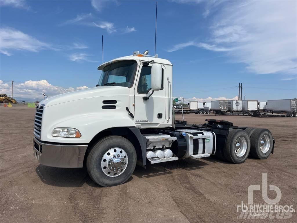 Mack CH613 Prime Movers