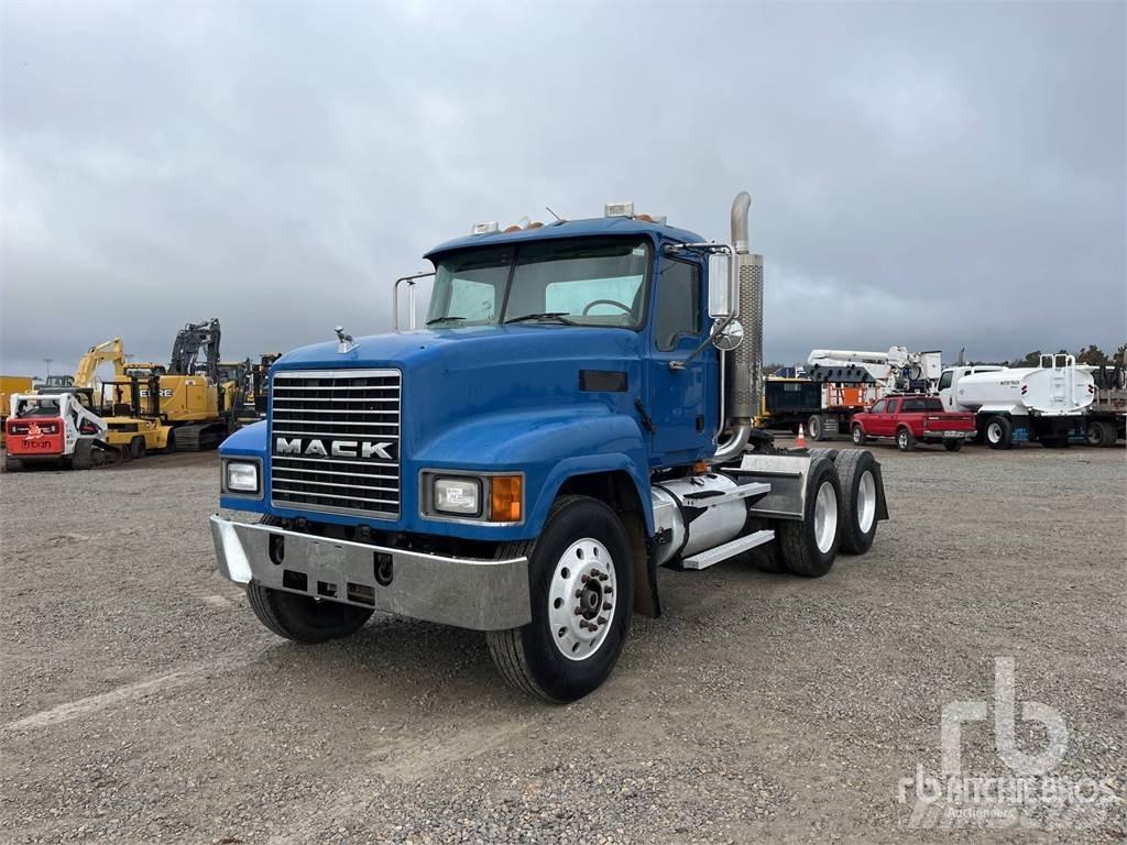 Mack CH613 Prime Movers