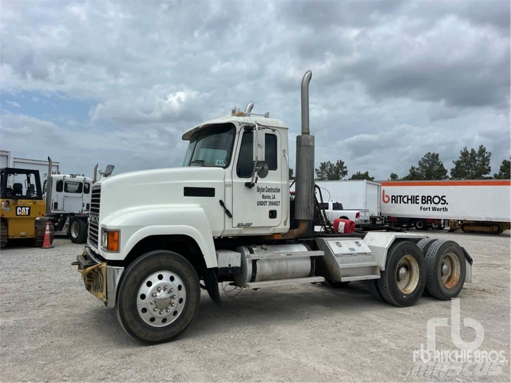 Mack CHN613 Prime Movers