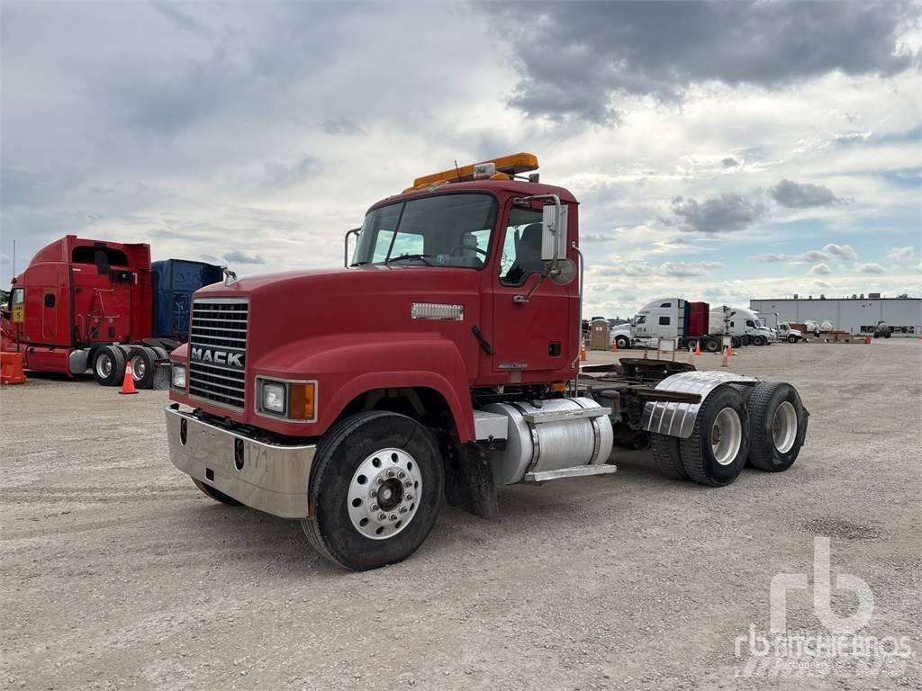 Mack CHN613 Prime Movers