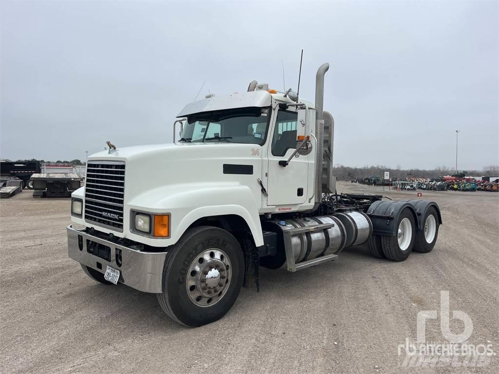 Mack CHU613 Prime Movers