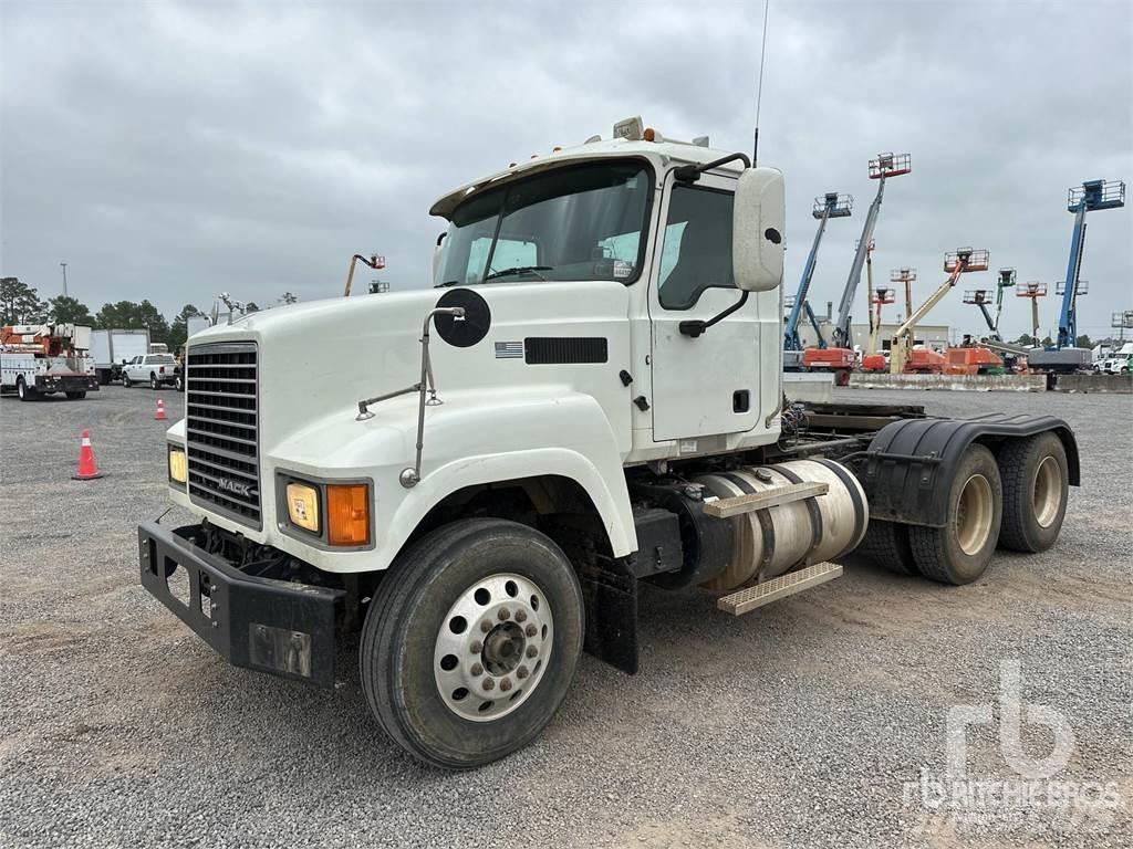 Mack CHU613 Prime Movers