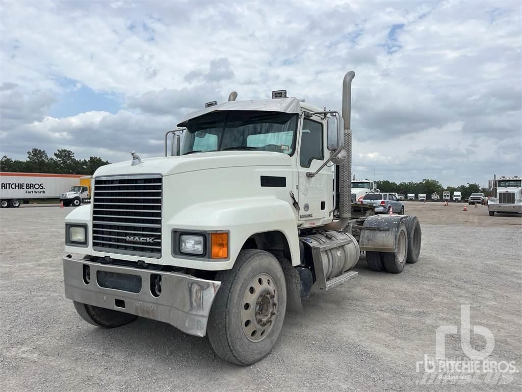 Mack CHU613 Prime Movers