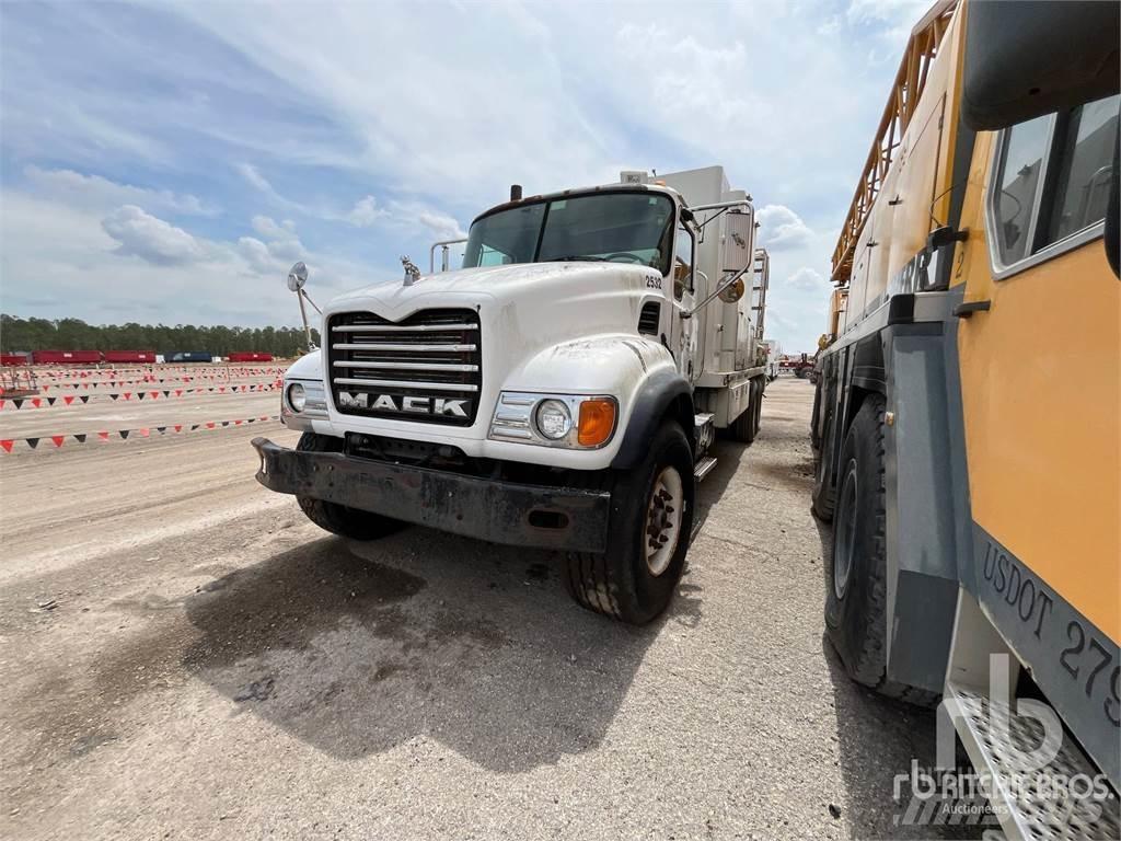 Mack CV713 Municipal / general purpose vehicles