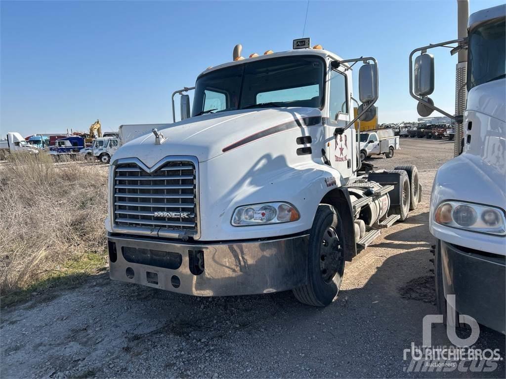 Mack CXU613 Prime Movers