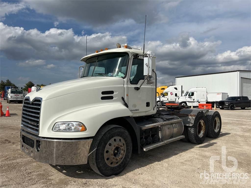 Mack CXU613 Prime Movers