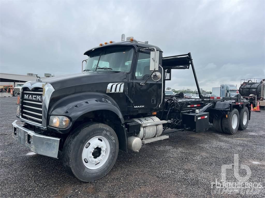 Mack GU713 Demountable trucks