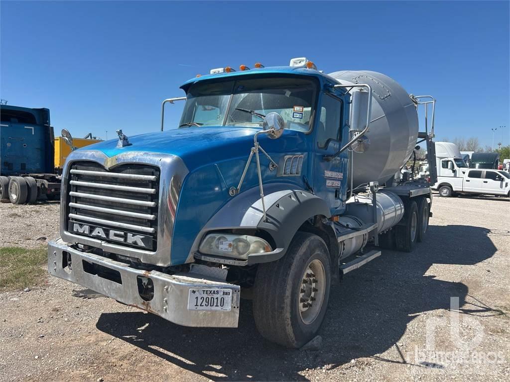 Mack GU813 Concrete trucks