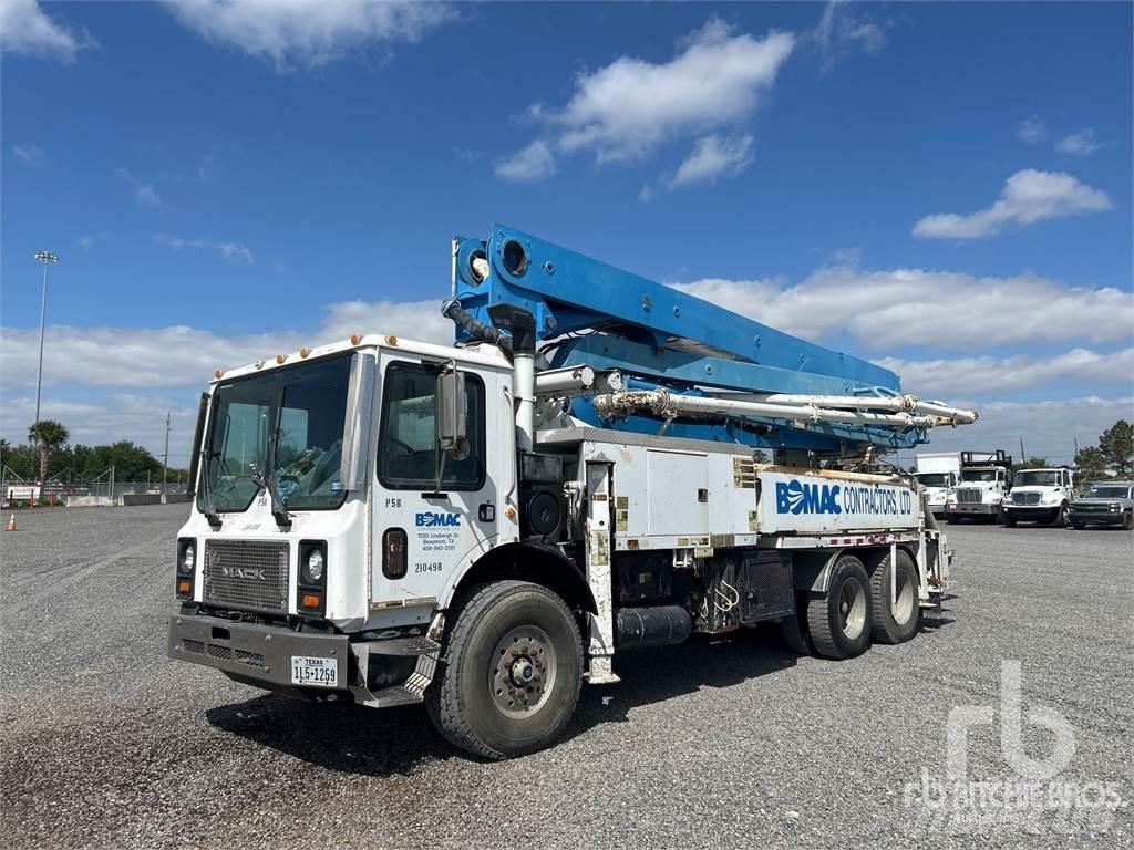 Mack MR688S Concrete trucks