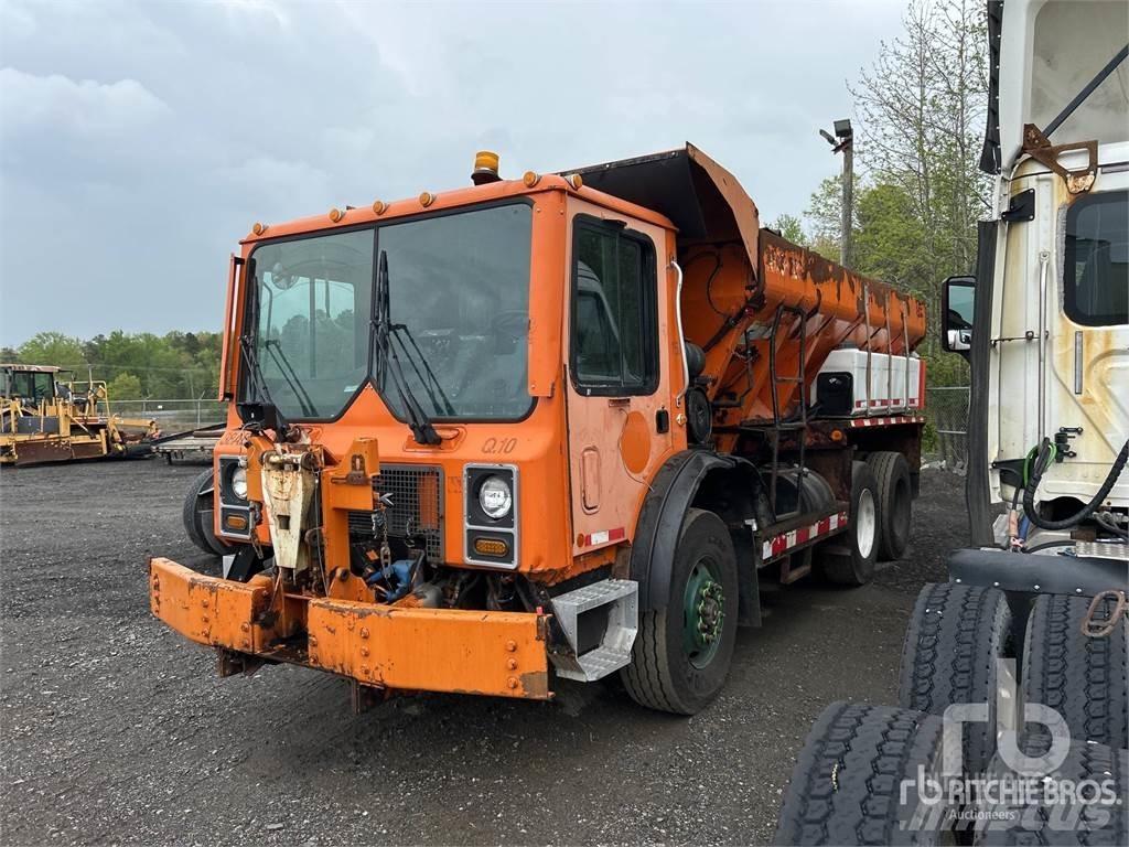 Mack MR688S Sand and salt spreaders
