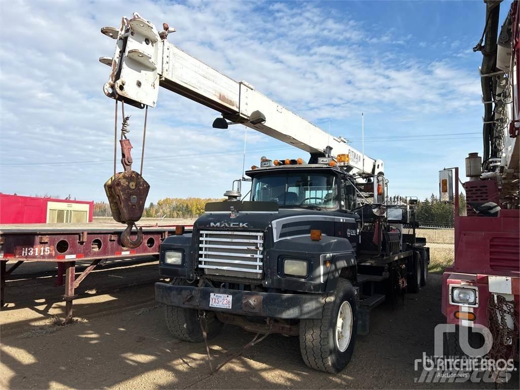 Mack RD688S Truck mounted cranes