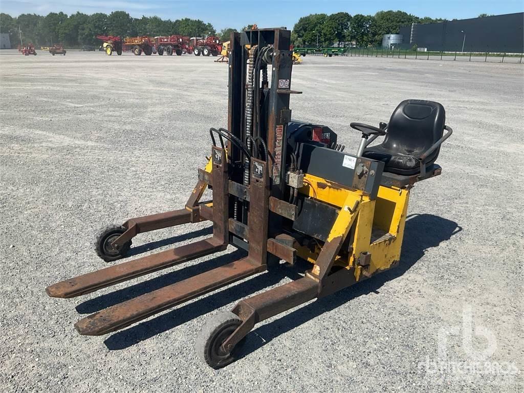 Moffett M1 15.1 Rough terrain truck
