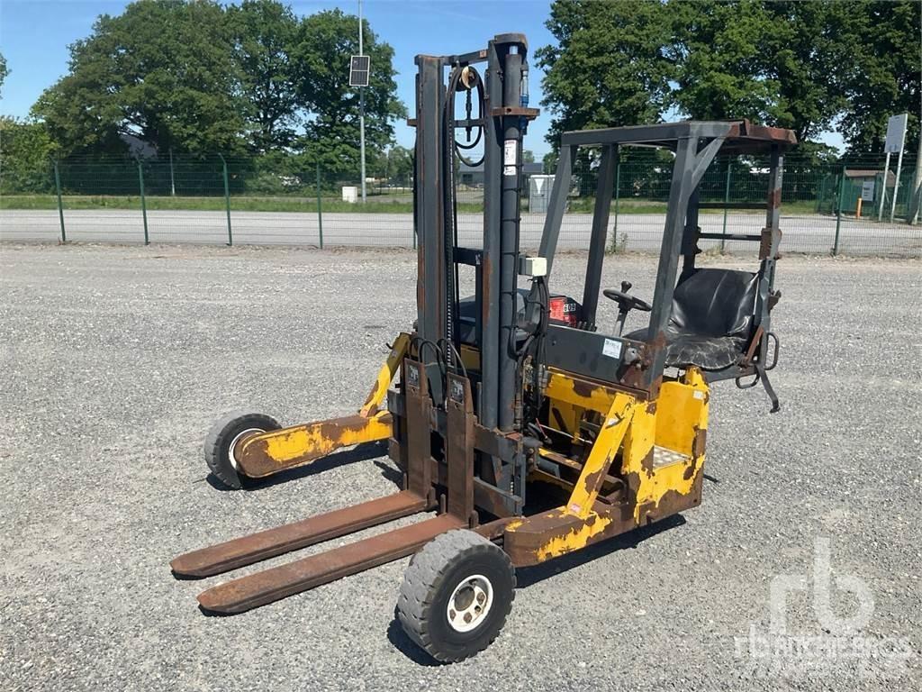 Moffett M4-20.3 Rough terrain truck