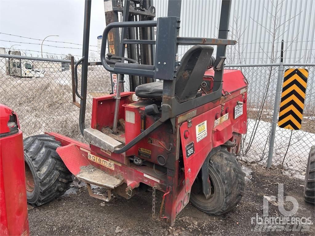 Moffett M5500 Rough terrain truck