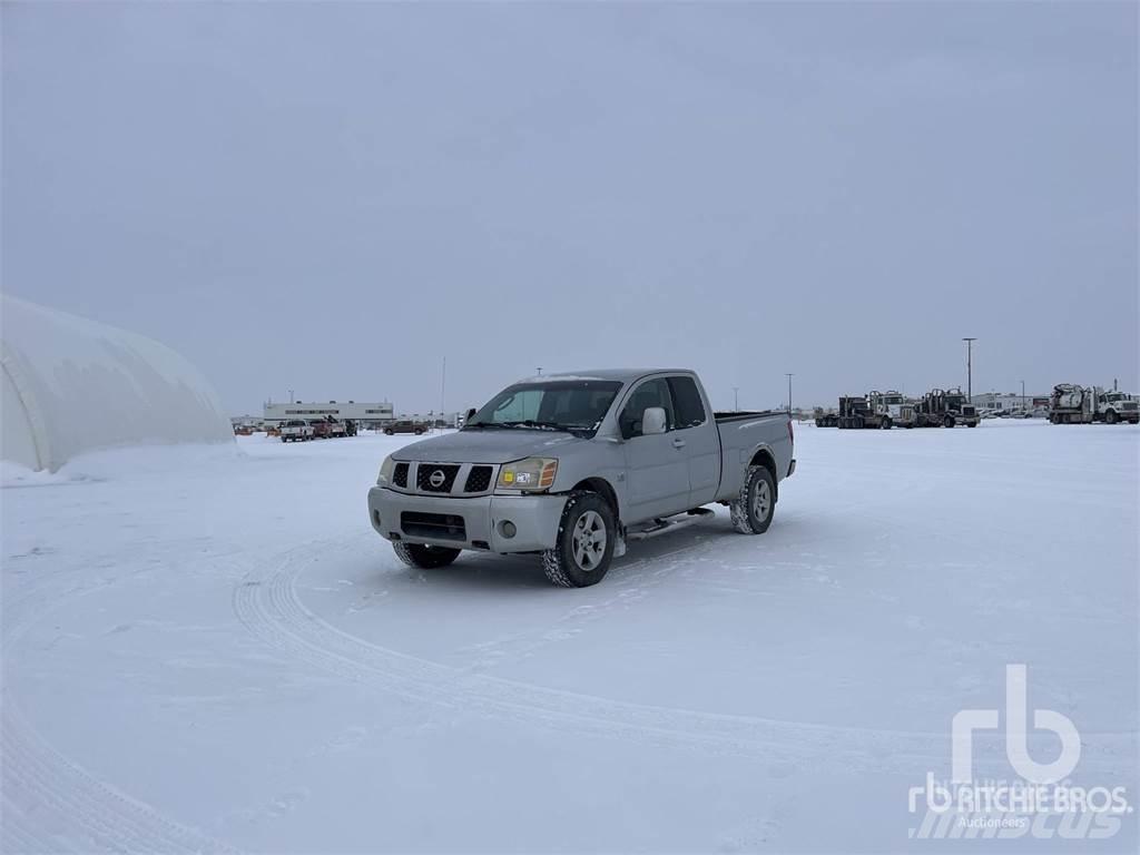 Nissan TITAN Pick up/Dropside