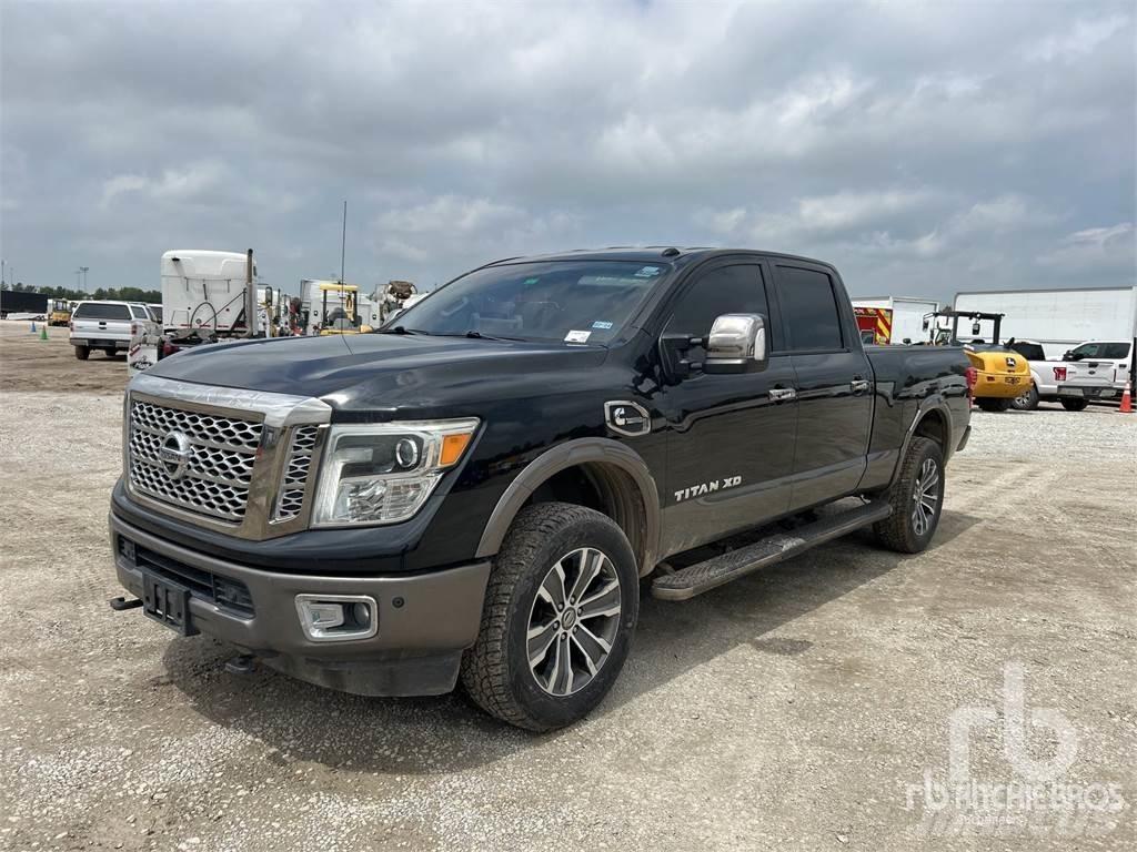 Nissan TITAN Pick up/Dropside