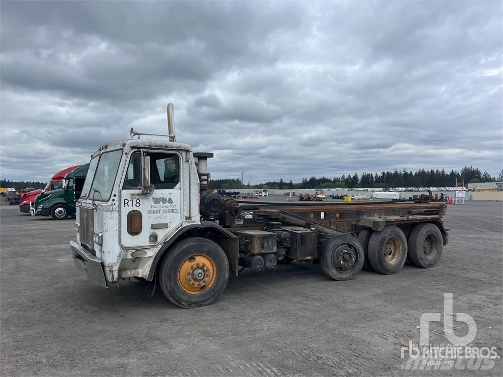 Peterbilt 320 Demountable trucks