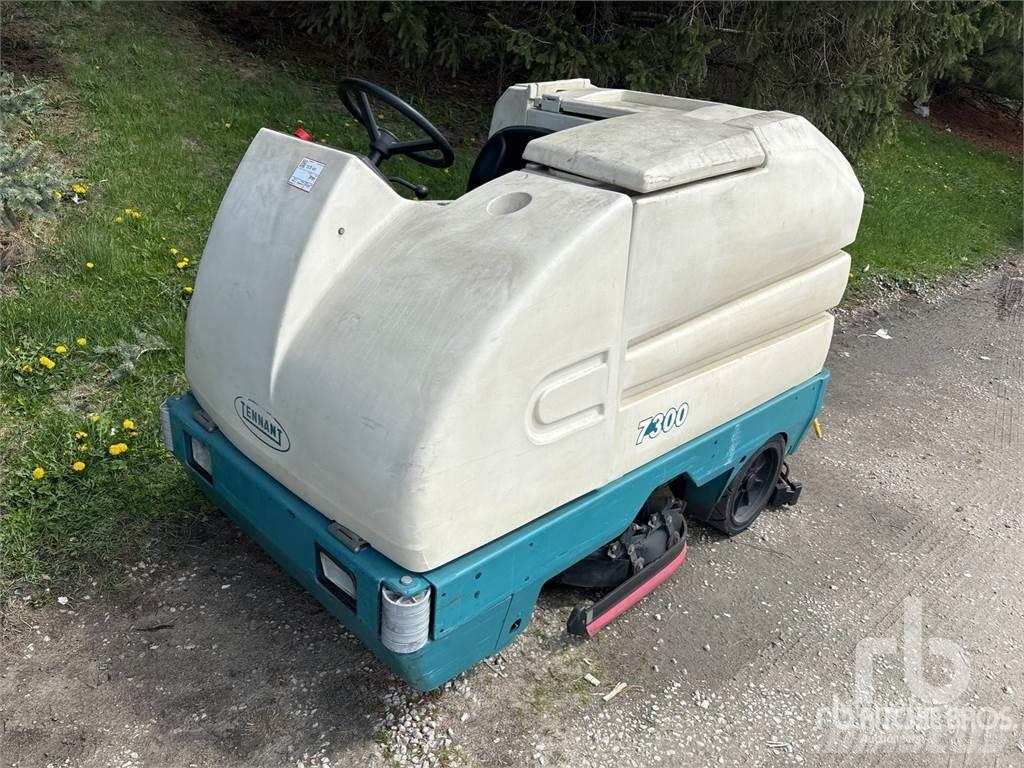 Tennant 7300 Sweepers