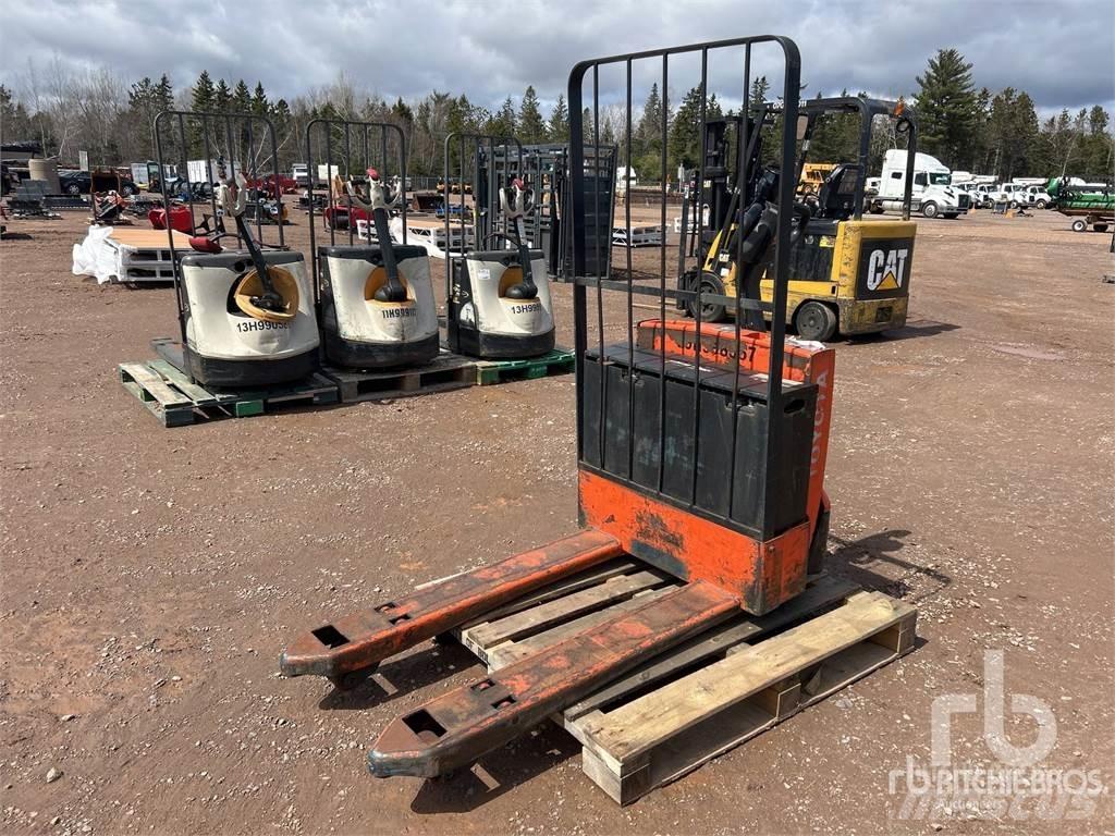 Toyota 7HBW23 Pallet racks