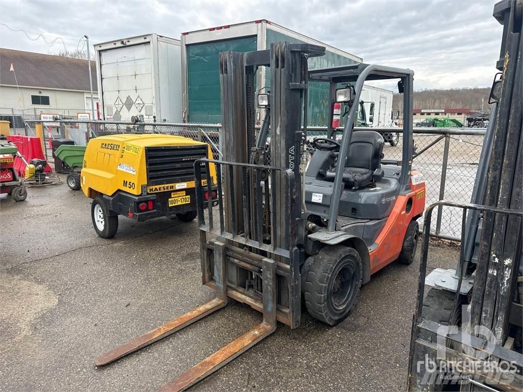 Toyota 8FGU25 Diesel trucks