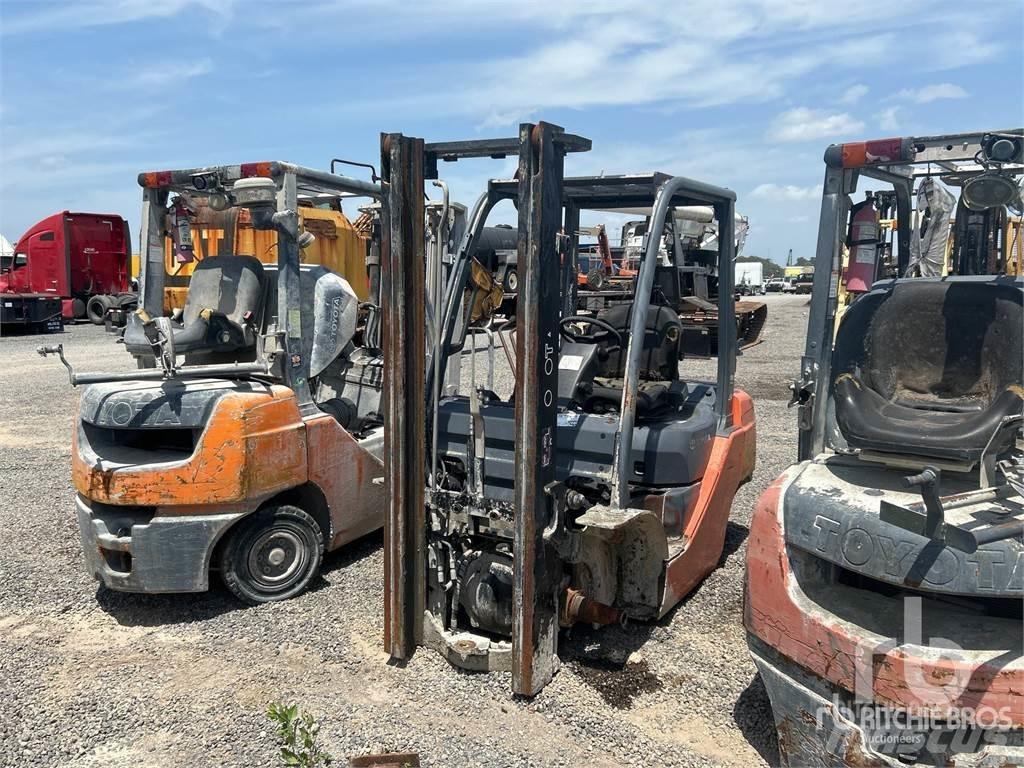 Toyota 8FGU25 Diesel trucks