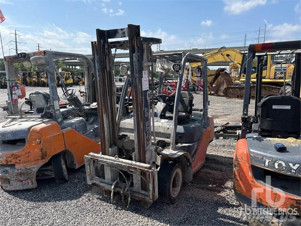 Toyota 8FGU25 Diesel trucks