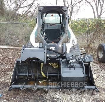 Bobcat T76 Crawler loaders