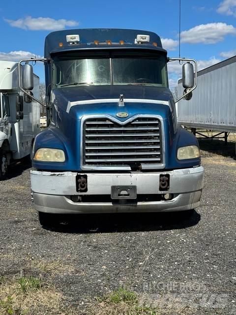 Mack CXN613 Prime Movers