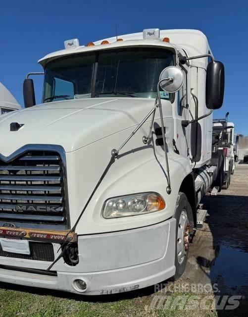 Mack CXU613 Prime Movers