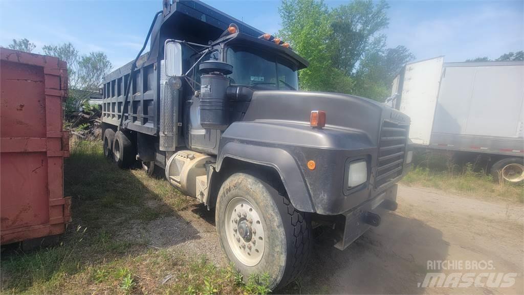 Mack RD6885 Tipper trucks