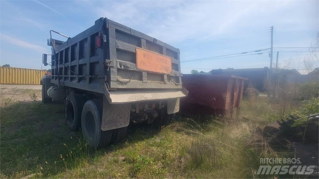 Mack RD6885 Tipper trucks