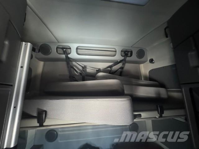 Volvo VNL64T670 Prime Movers