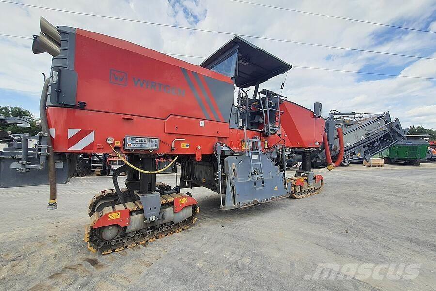 Wirtgen W 220 Asphalt cold milling machines