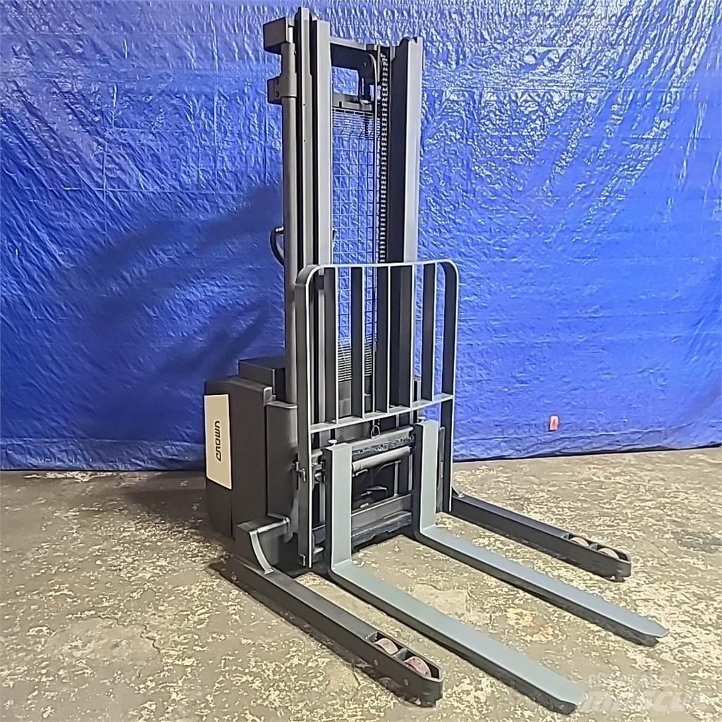Crown WS2300 Self propelled stackers