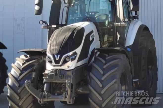 Valtra Q305 Tractors