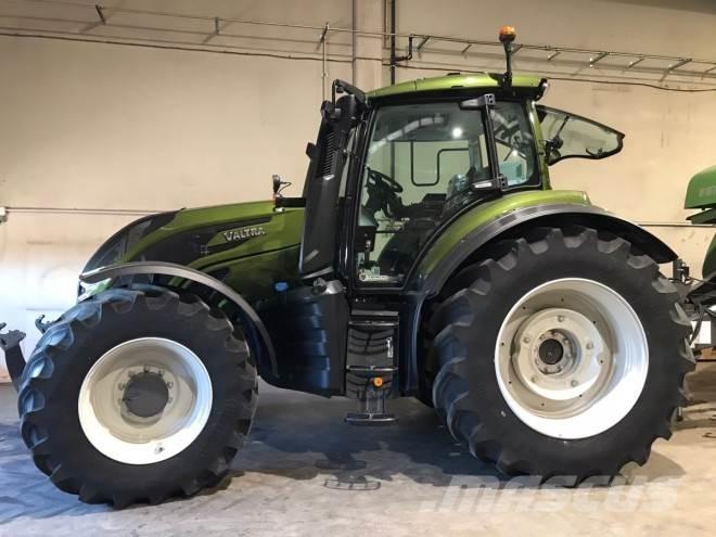 Valtra T235D Tractors