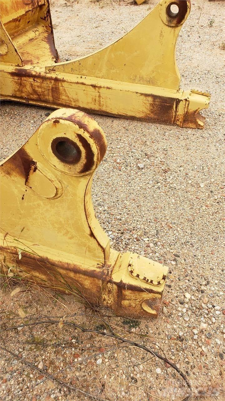 CAT 525B Blades