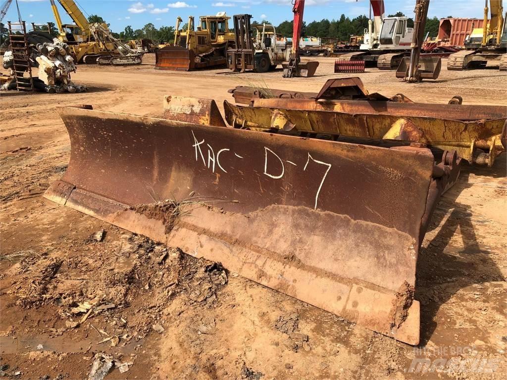 CAT D7 Blades