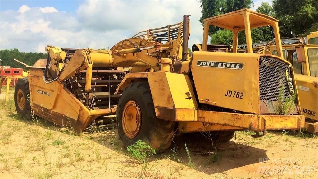 John Deere 762 Scrapers
