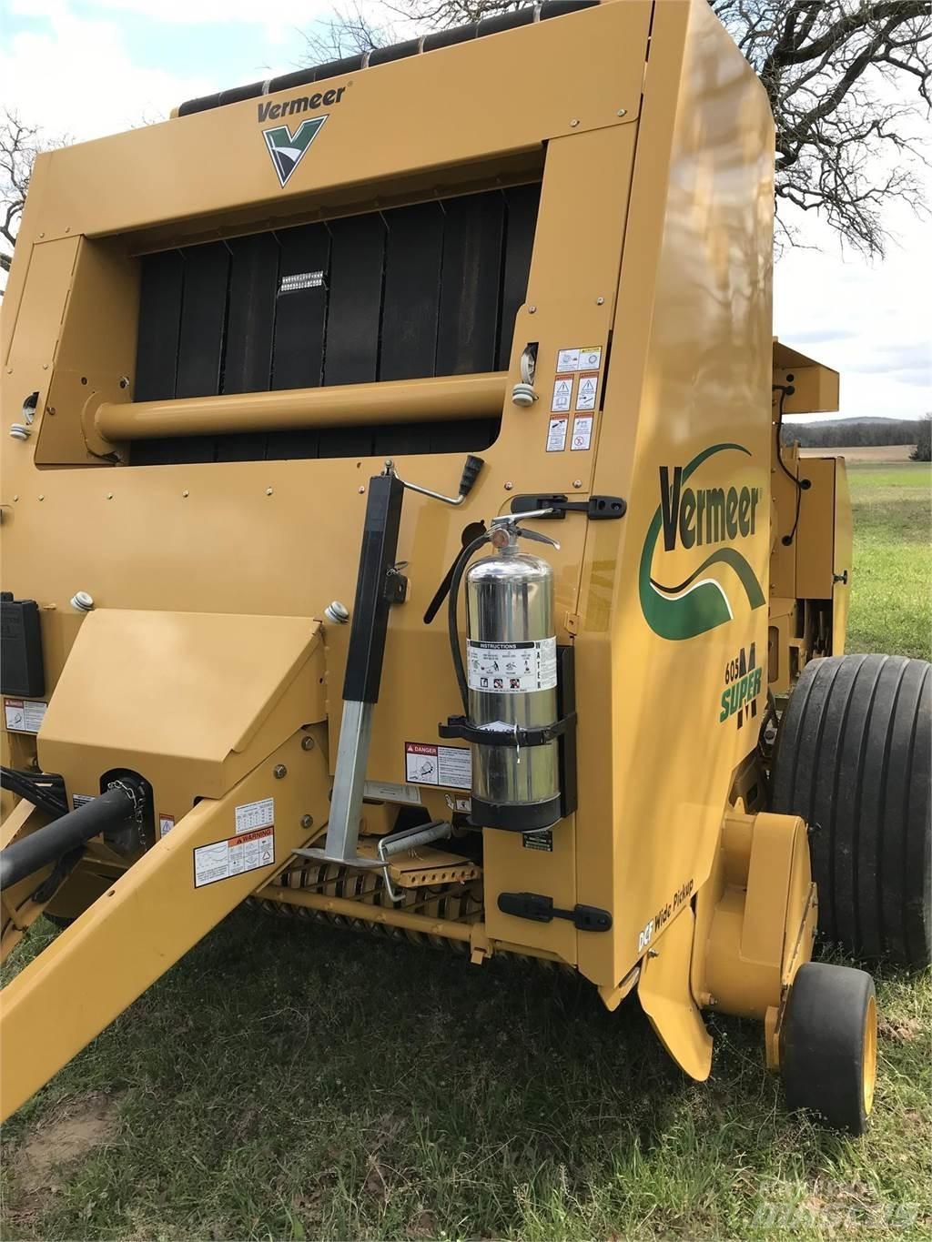 Vermeer 605SM Round balers