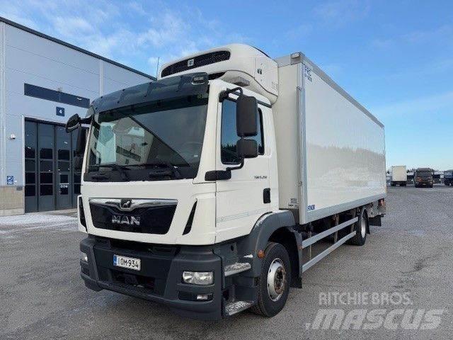 MAN 15.250 Temperature controlled trucks