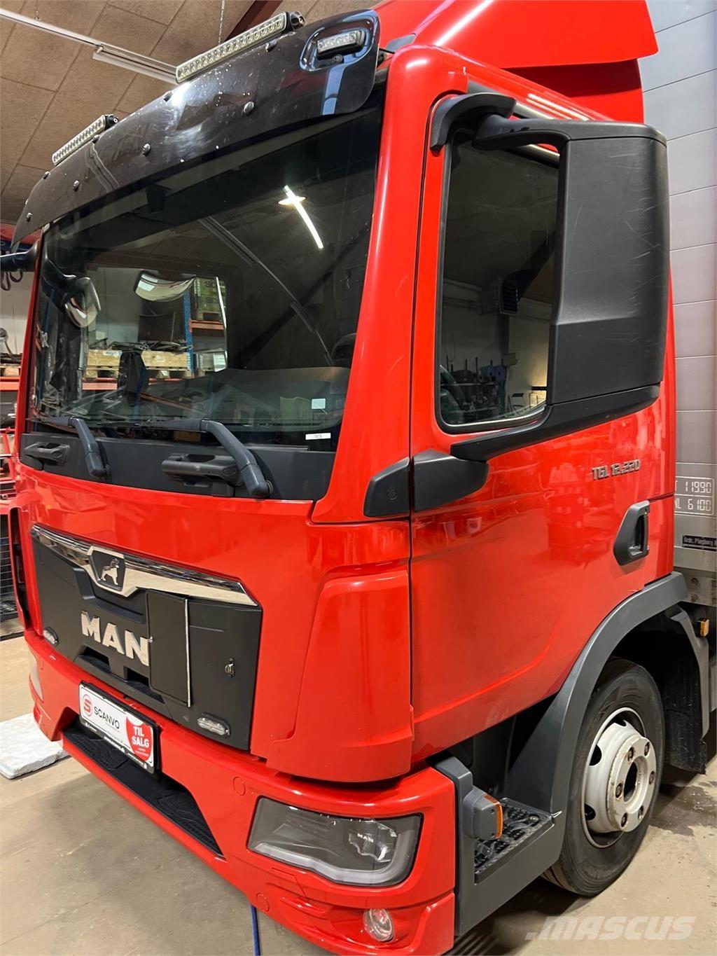 MAN TGL 12-220 BL Curtain sider trucks