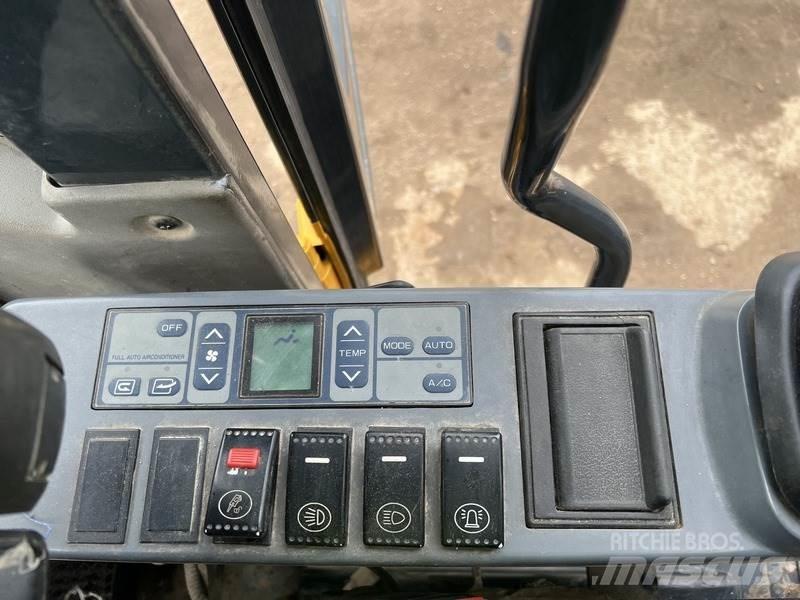 LiuGong CLG933 Crawler excavators
