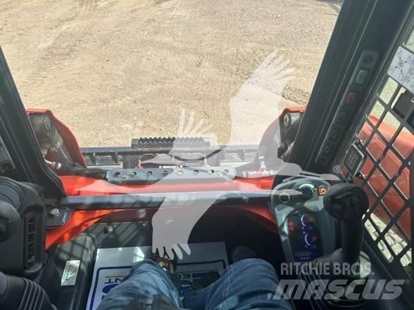 Kubota SSV75 Skid steer loaders