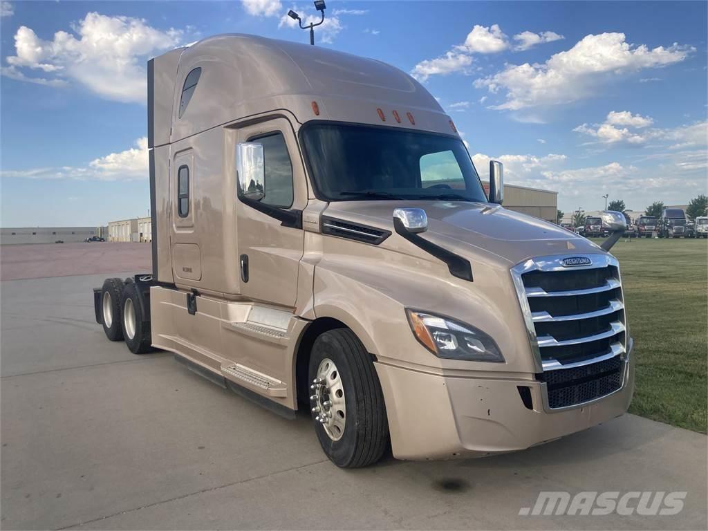 Freightliner  Prime Movers