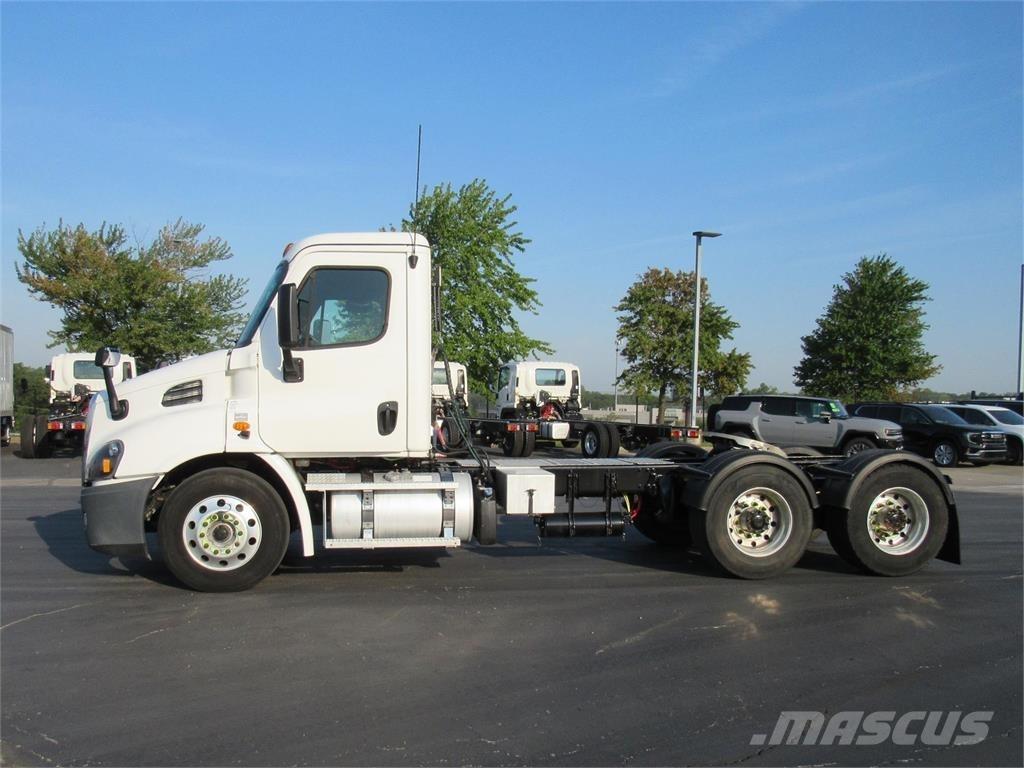 Freightliner Cascadia Prime Movers
