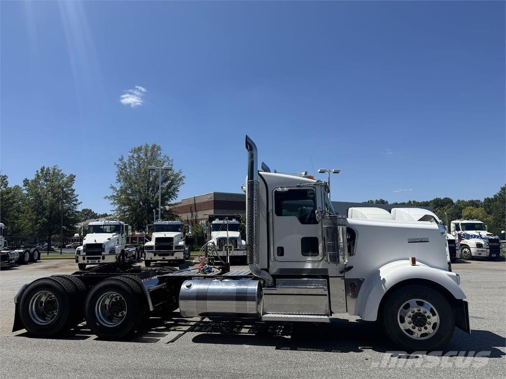 Kenworth W900 Prime Movers