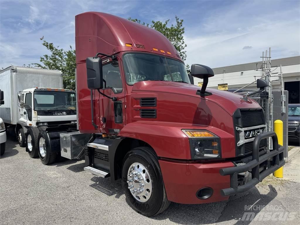 Mack AN64T Prime Movers