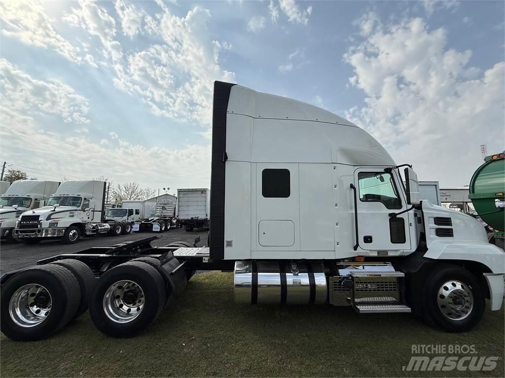 Mack AN64T Prime Movers